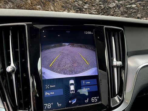 Used 2020 Volvo S60 T6 Momentum image 18