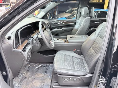 Used 2022 Cadillac Escalade ESV Sport Platinum w/ Heavy-Duty Trailer Package image 10