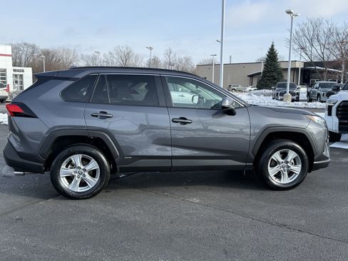 Used 2022 Toyota RAV4 XLE image 9