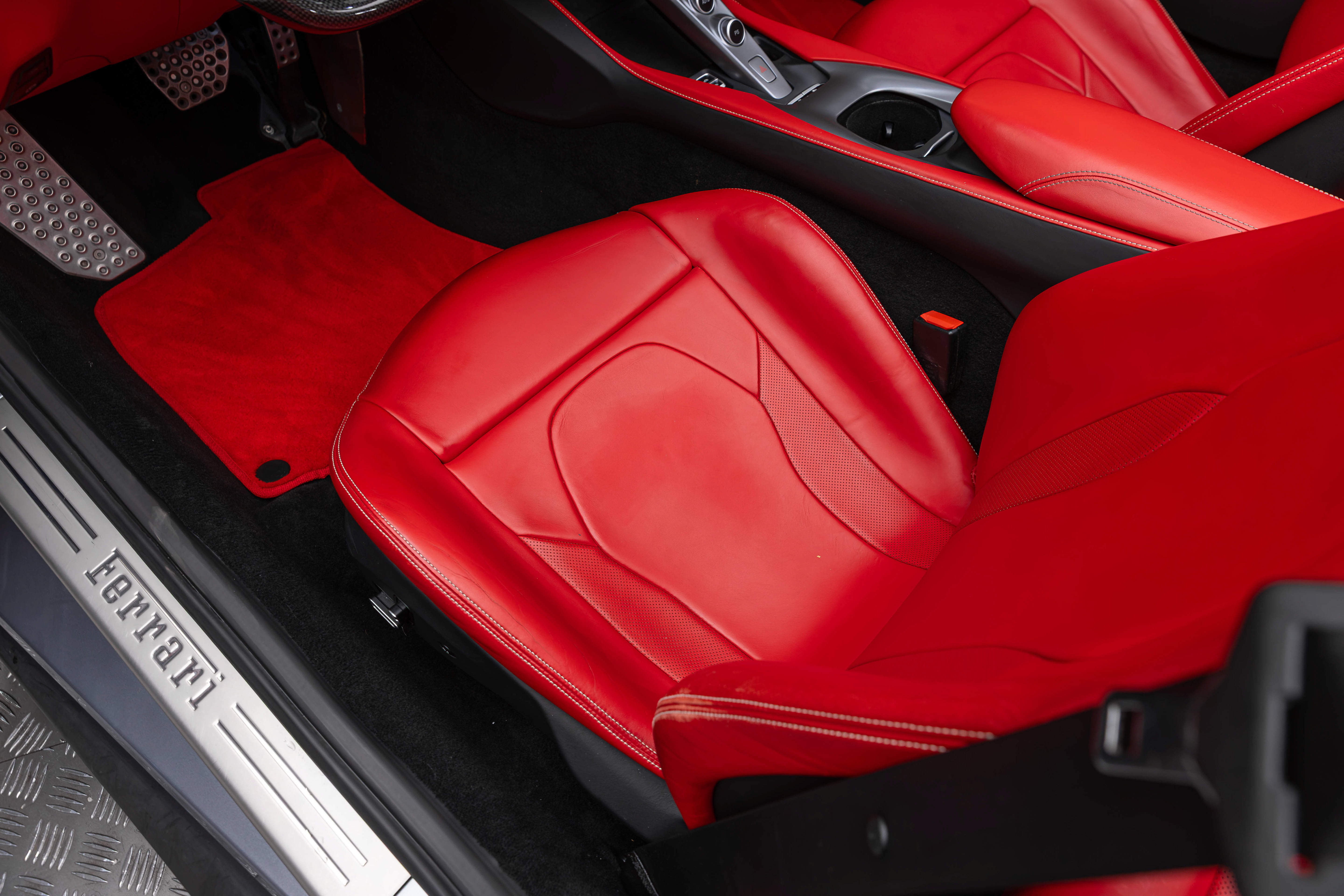 Certified 2019 Ferrari Portofino RWD image 18