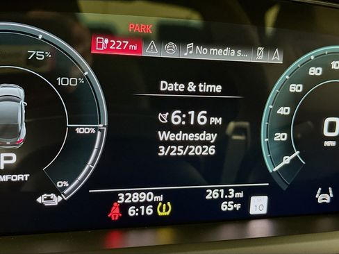 Used 2024 Audi e-tron GT Premium Plus image 9