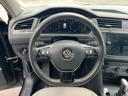 Used 2021 Volkswagen Tiguan SEL AWD/4WD image 16