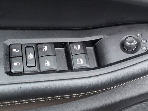 Used 2024 Jeep Grand Cherokee L Limited w/ Luxury Tech Group II image 16