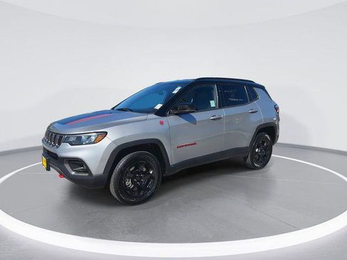 Used 2024 Jeep Compass Trailhawk image 4