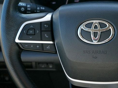 Used 2024 Toyota Sienna XLE image 18