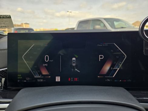 Used 2024 BMW X7 xDrive40i w/ M Sport Package image 33