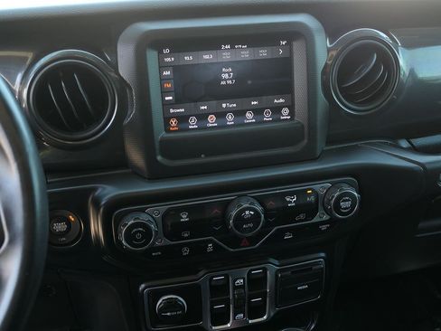 Used 2021 Jeep Wrangler Unlimited Sport AWD/4WD image 19