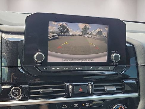 Used 2024 Nissan Pathfinder SV AWD/4WD image 17