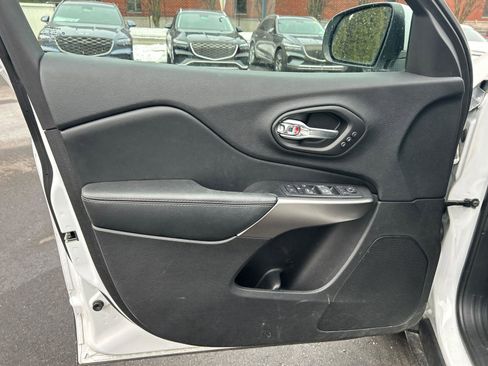 Used 2020 Jeep Cherokee Limited image 9