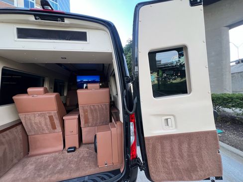 Used 2019 Mercedes-Benz Sprinter 144 image 36