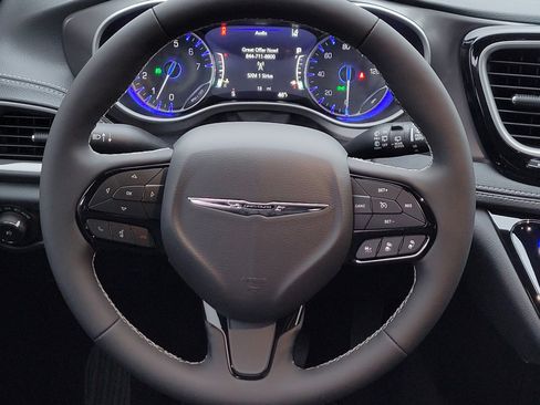 New 2026 Chrysler Pacifica Select image 13