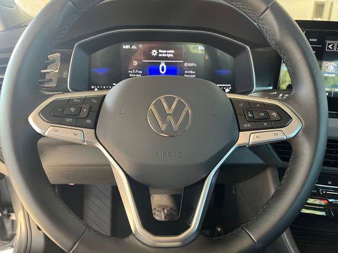 Used 2025 Volkswagen Jetta SE image 28