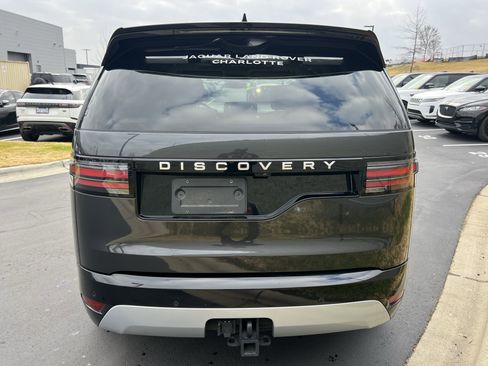 Used 2025 Land Rover Discovery Metropolitan Edition image 6
