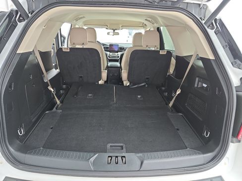 Used 2023 Ford Explorer XLT w/ Equipment Group 202A image 13