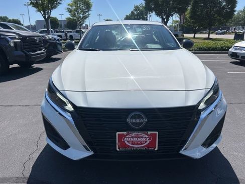 Used 2025 Nissan Altima 2.5 SV FWD image 2
