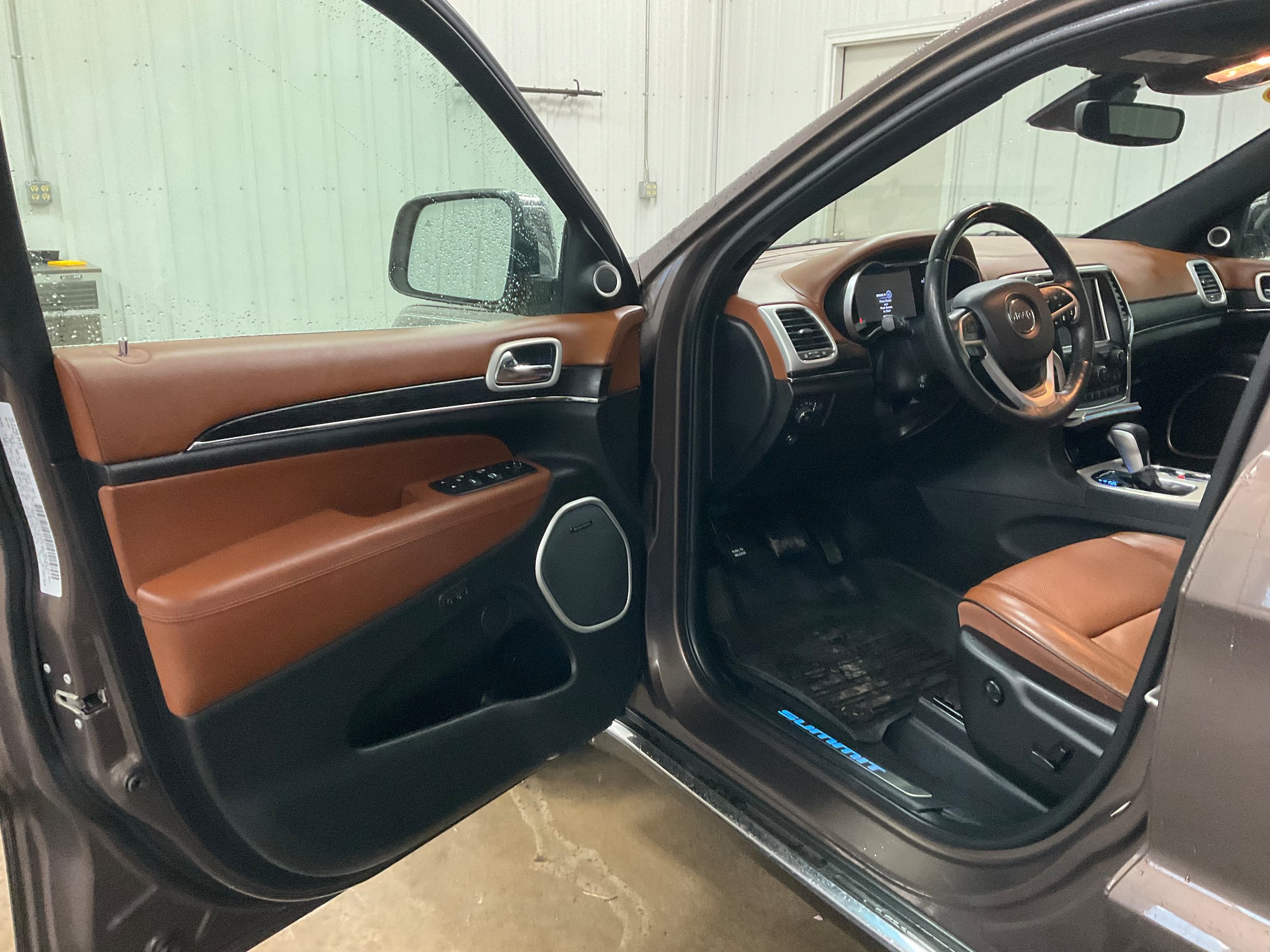 Used 2018 Jeep Grand Cherokee Summit AWD/4WD image 9