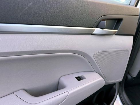 Used 2020 Hyundai Elantra Limited w/ Ultimate Package 03 image 12