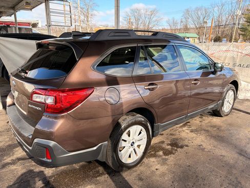 Used 2019 Subaru Outback 2.5i Premium image 12