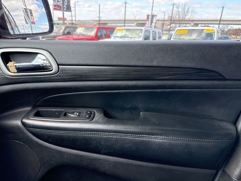 Used 2019 Jeep Grand Cherokee Altitude image 57