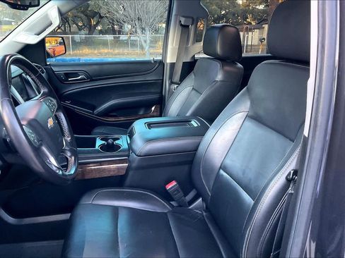 Used 2018 Chevrolet Suburban LT image 8