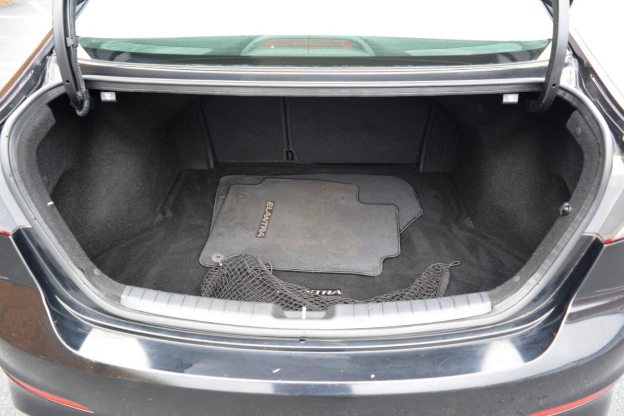 Used 2018 Hyundai Elantra SE FWD image 12