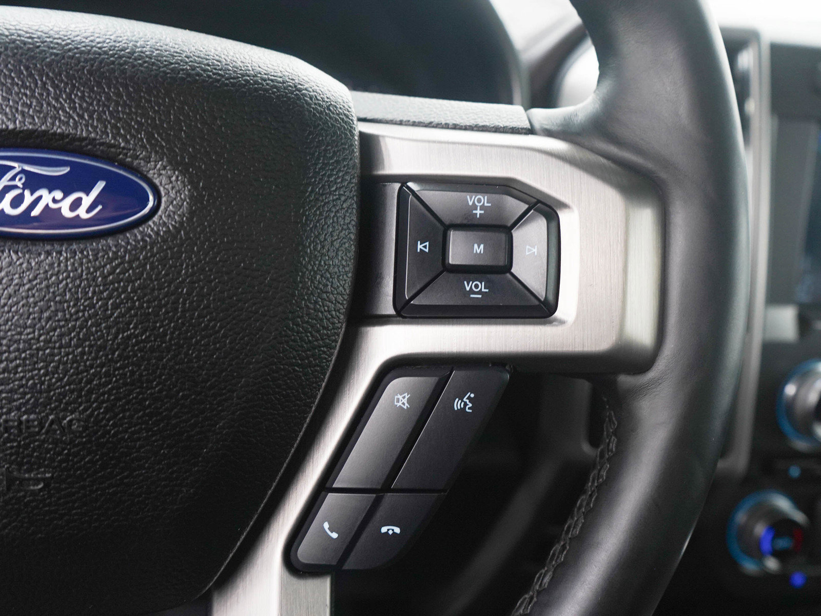 Used 2017 Ford F150 Platinum w/ Equipment Group 701A Luxury AWD/4WD image 28