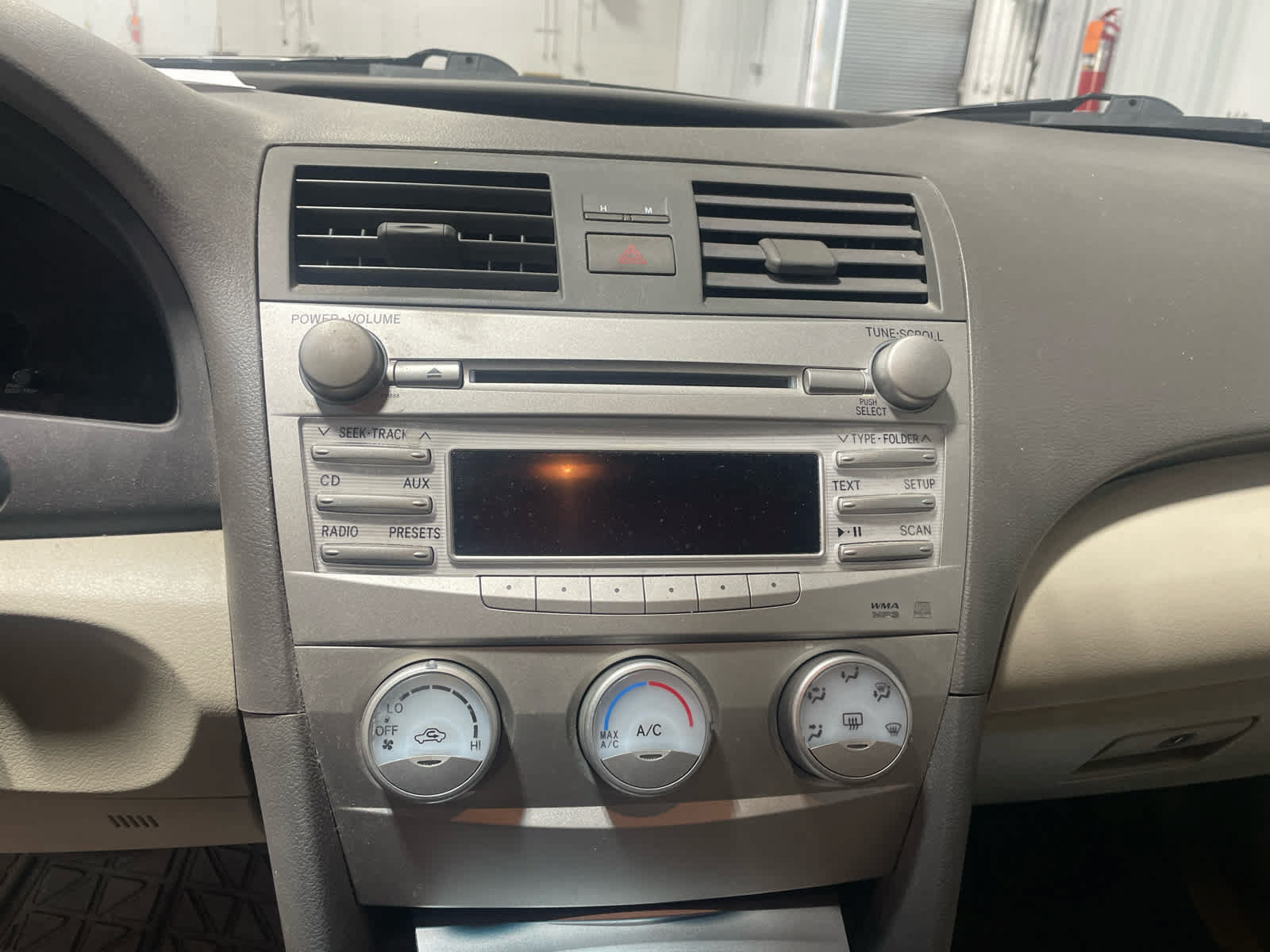 Used 2010 Toyota Camry LE FWD image 7