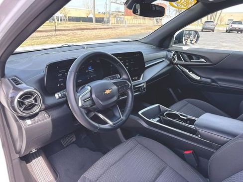 Used 2025 Chevrolet Equinox LT image 10