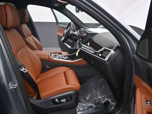 Used 2026 BMW X5 xDrive50e w/ Premium Package image 24