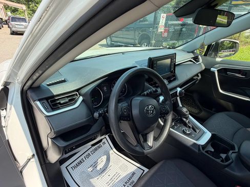 Used 2019 Toyota RAV4 XLE w/ Convenience Package AWD/4WD image 9