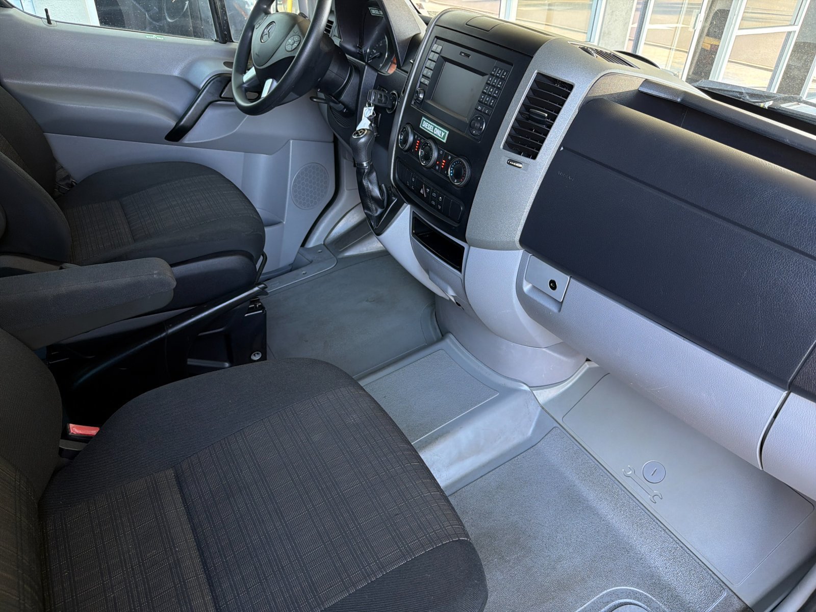 Used 2015 Mercedes-Benz Sprinter 2500 image 15