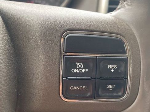 Used 2012 Jeep Grand Cherokee Laredo w/ Laredo E Group image 16