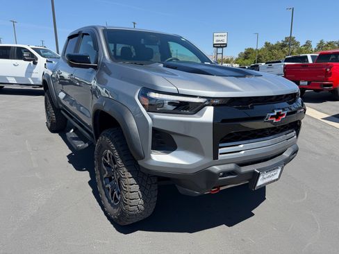 Used 2025 Chevrolet Colorado ZR2 w/ Technology Package AWD/4WD image 1