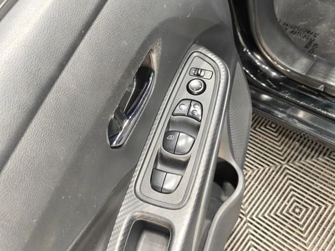 Used 2020 Nissan Versa SV FWD image 38