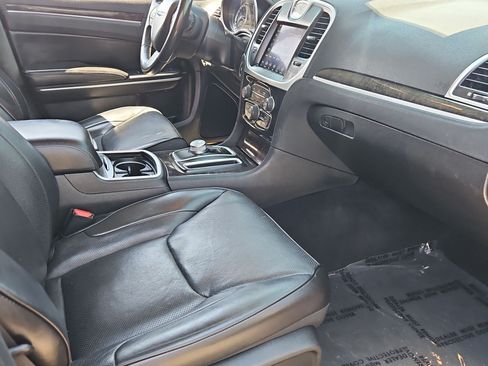 Used 2019 Chrysler 300 Limited w/ Safetytec Plus Group RWD image 27