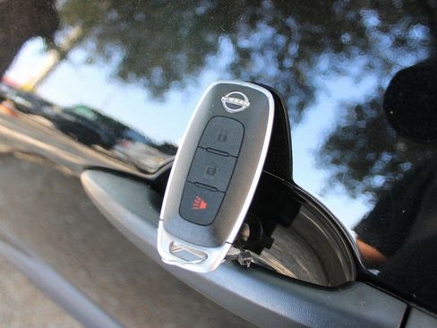 Used 2024 Nissan Rogue S image 29