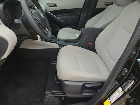 Used 2024 Toyota Corolla Cross LE FWD image 15