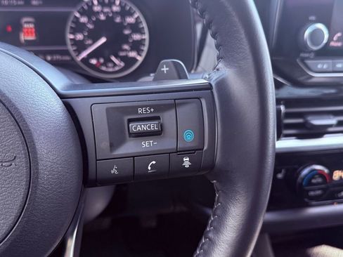 Used 2025 Nissan Pathfinder SV image 15