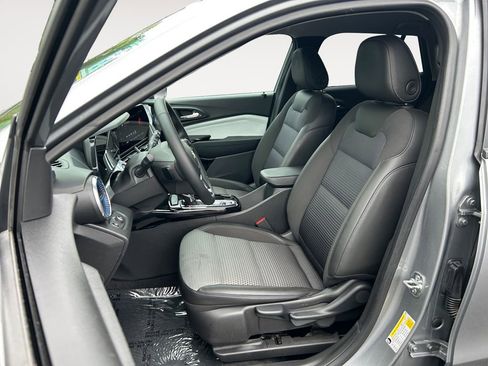 Used 2025 Chevrolet Trax LT w/ Driver Confidence Package FWD image 7