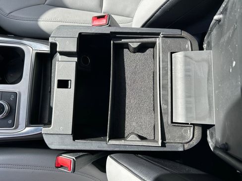 Used 2021 Ford Explorer XLT w/ Equipment Group 202A image 28