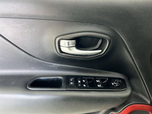 Used 2020 Jeep Renegade Trailhawk w/ Cold Weather Group image 20