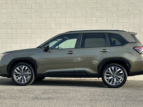 Used 2025 Subaru Forester Touring image 7