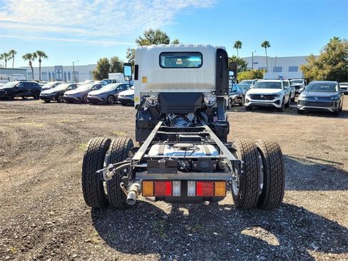 New 2025 Chevrolet Low Cab Forward image 7