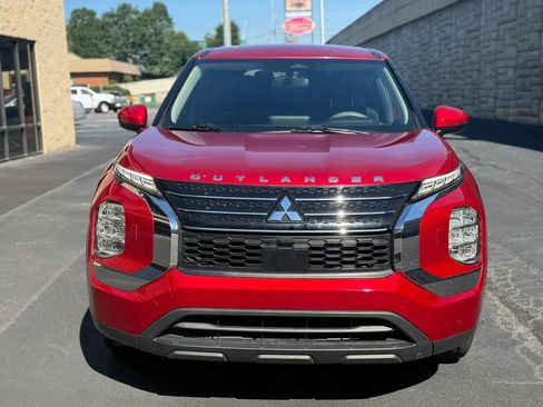 Used 2022 Mitsubishi Outlander ES AWD/4WD image 3