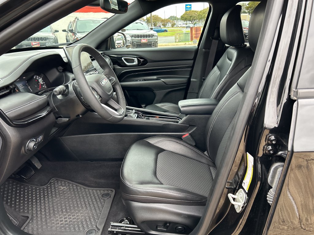 Used 2024 Jeep Compass Latitude w/ Convenience Group AWD/4WD image 10