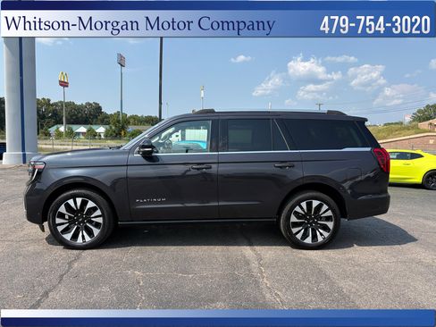 Used 2025 Ford Expedition Platinum w/ Driver's Package AWD/4WD image 2