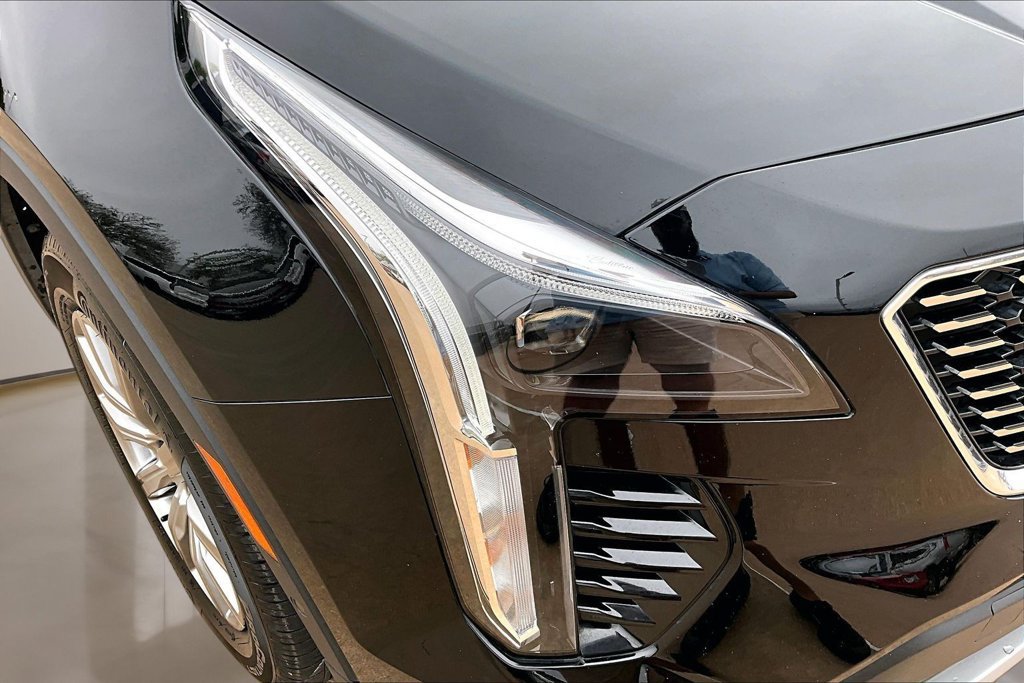 Used 2023 Cadillac XT4 Premium Luxury w/ Enhanced Visibility Package FWD image 31