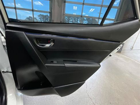 Used 2019 Toyota Corolla SE FWD image 22
