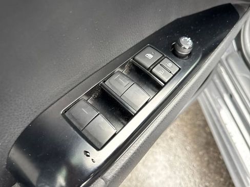 Used 2025 Toyota Camry SE image 24