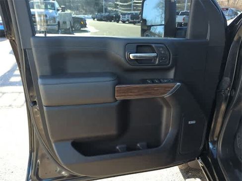 Used 2022 Chevrolet Silverado 2500 High Country w/ Z71 Off-Road Package image 22